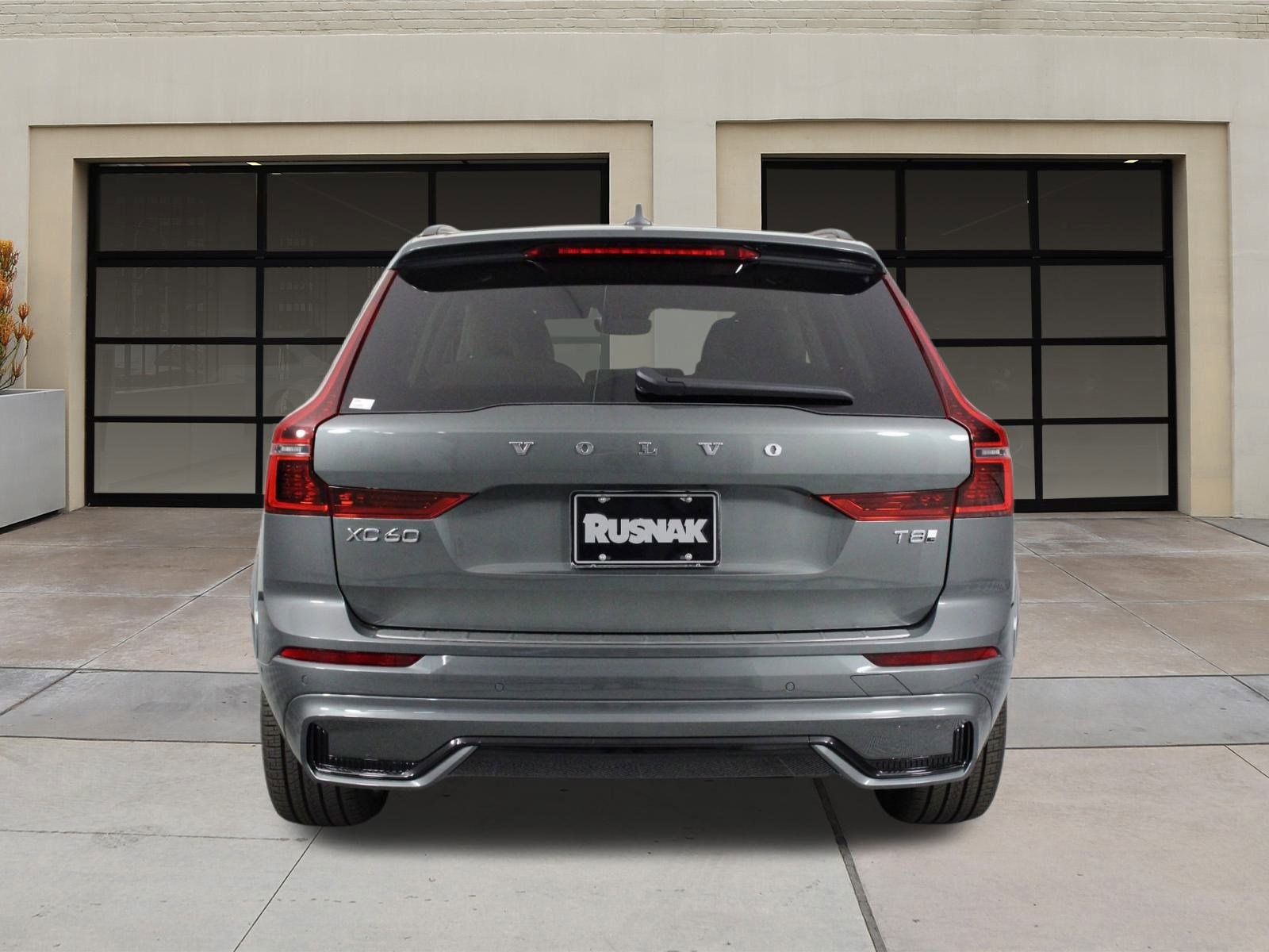 2026 Volvo XC60 Hybrid T8 photo 3