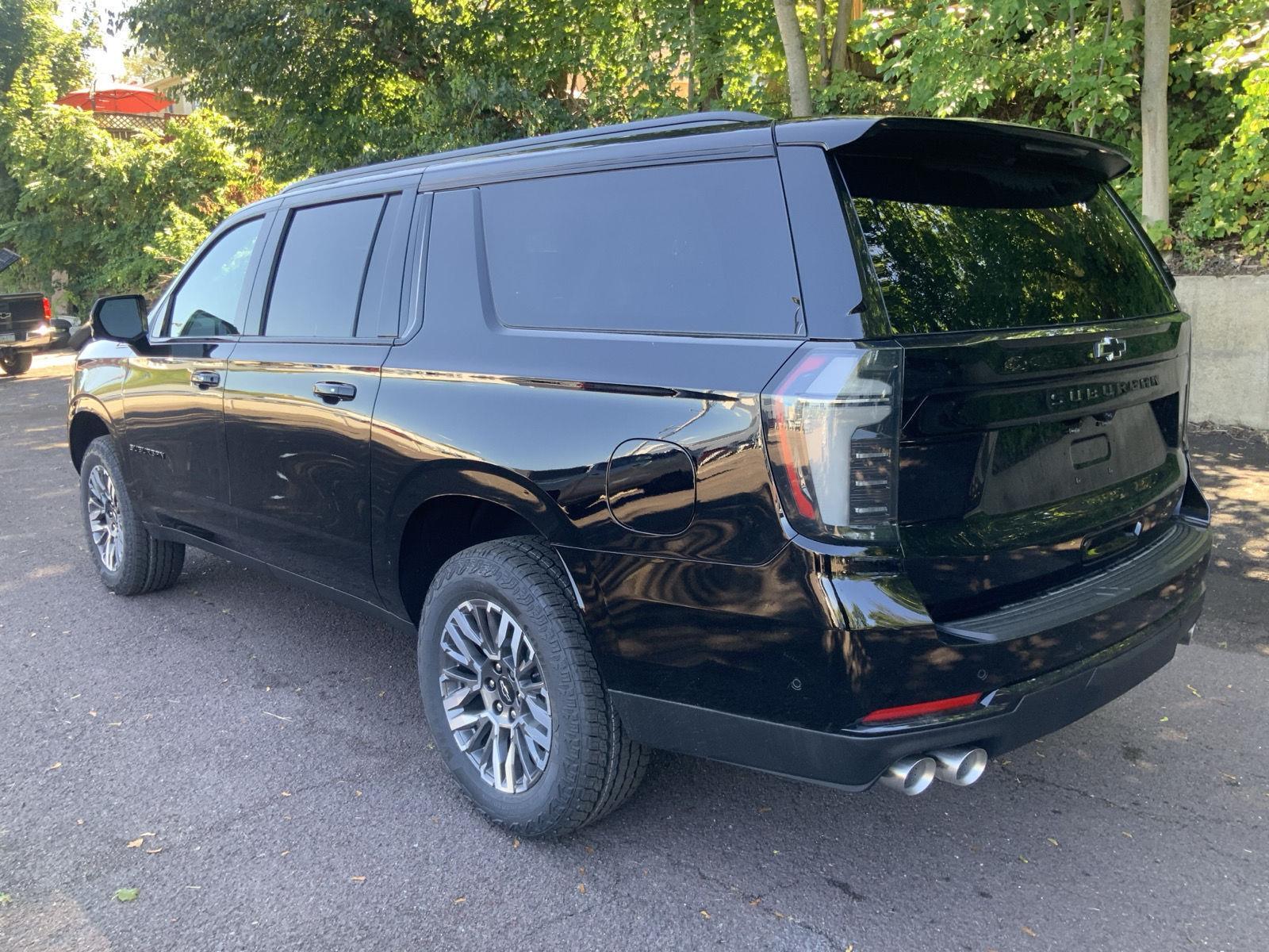 2026 Chevrolet Suburban Z71 photo 4