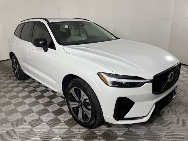 2024 Volvo XC60 Recharge T8 Core photo 2