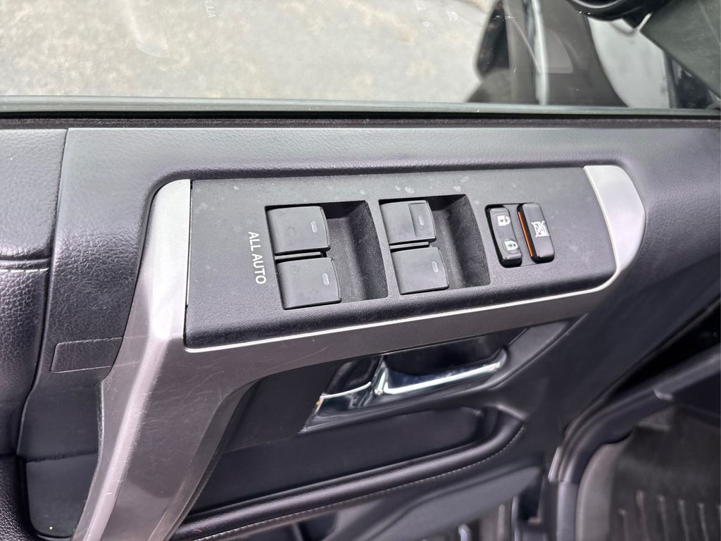 2016 Toyota 4Runner SR5 Premium photo 31