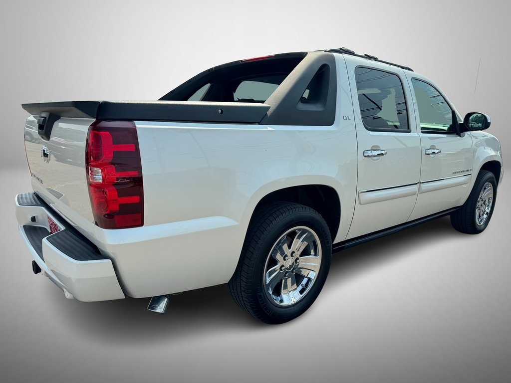 2008 Chevrolet Avalanche LTZ photo 3