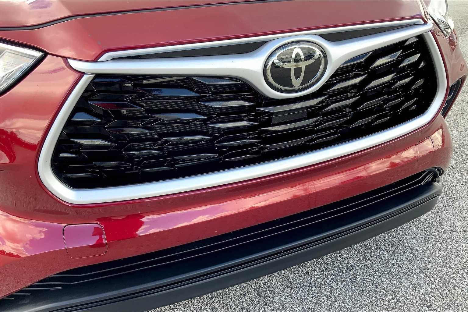 2024 Toyota Highlander LE photo 27