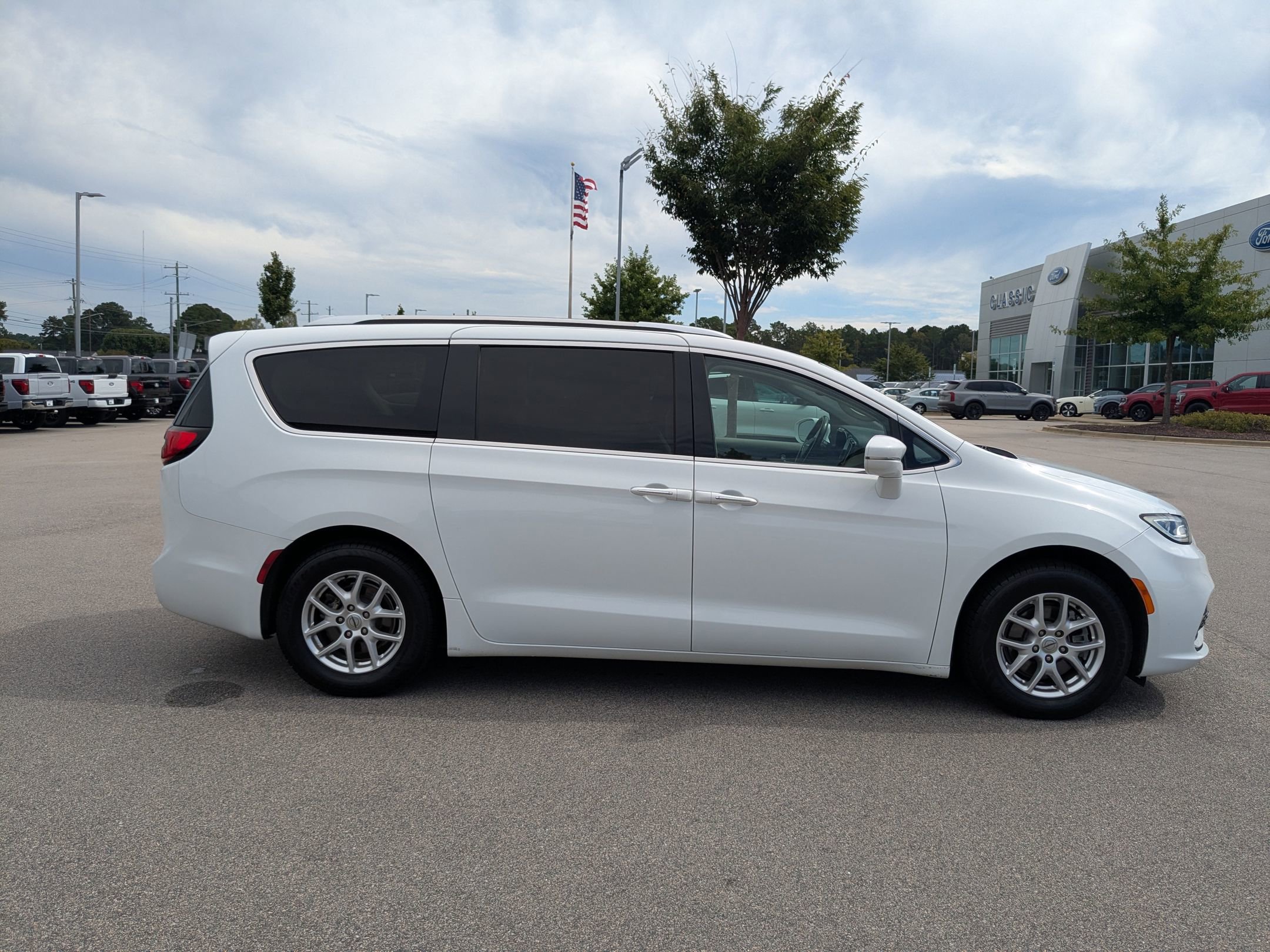2021 Chrysler Pacifica Touring L photo 5