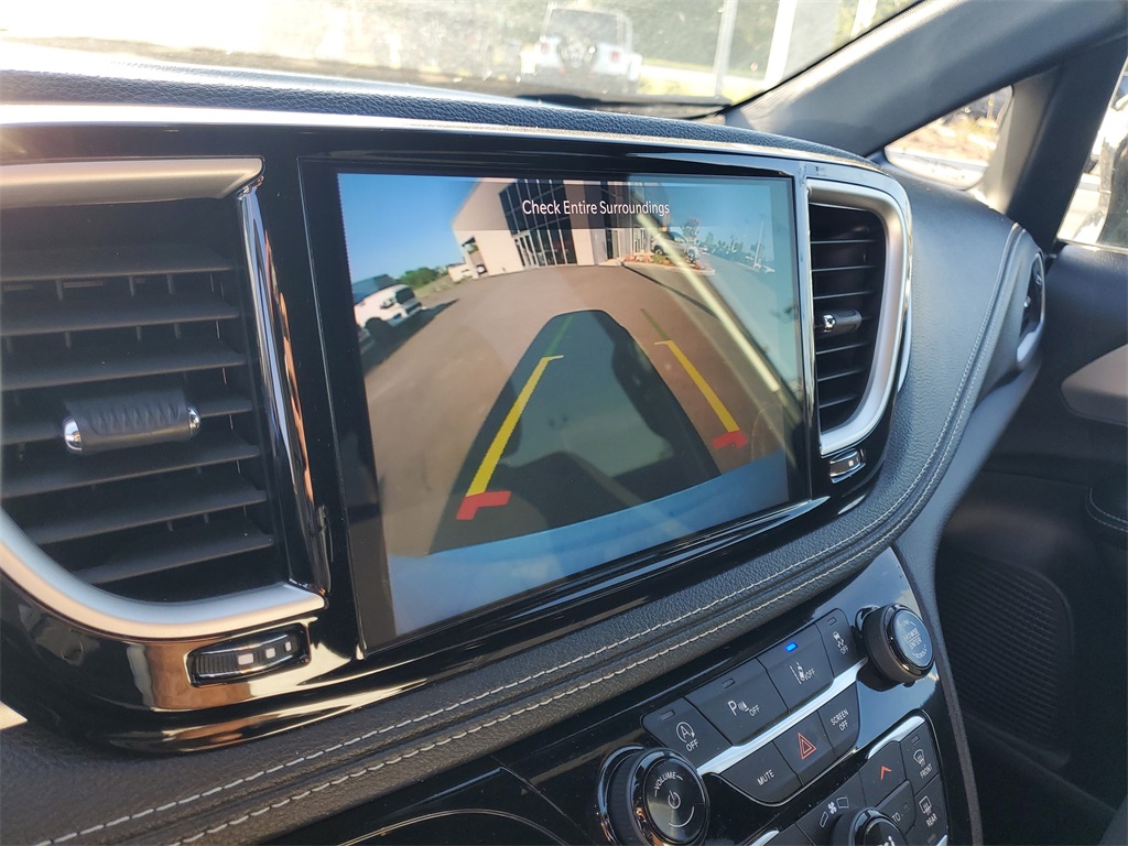 2024 Chrysler Pacifica Touring photo 22