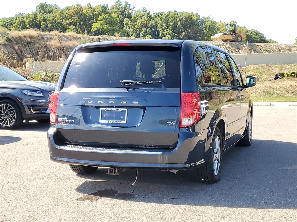 2013 Dodge Grand Caravan R/T photo 3