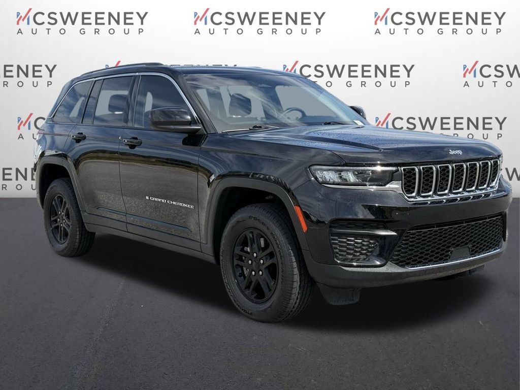 2023 Jeep Grand Cherokee Laredo photo 4