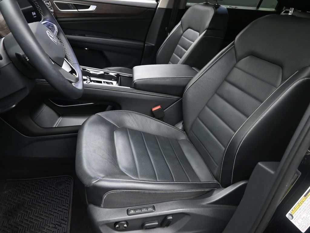 2024 Volkswagen Atlas SEL photo 13