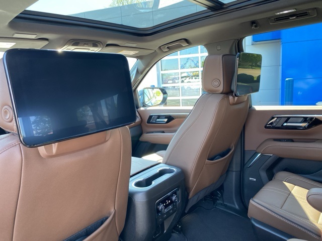 2025 Chevrolet Suburban High Country photo 31