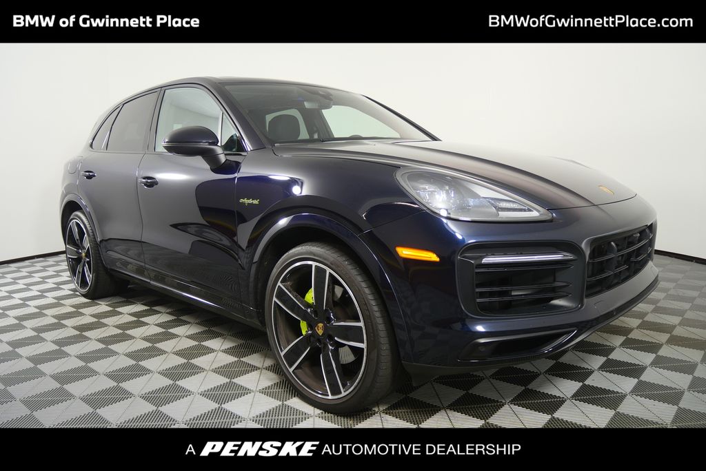 2023 Porsche Cayenne Platinum Edition's photo