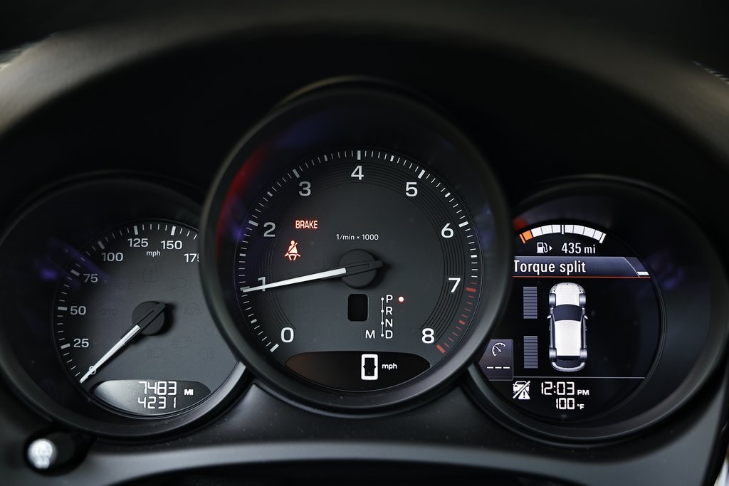 2024 Porsche Macan T photo 32
