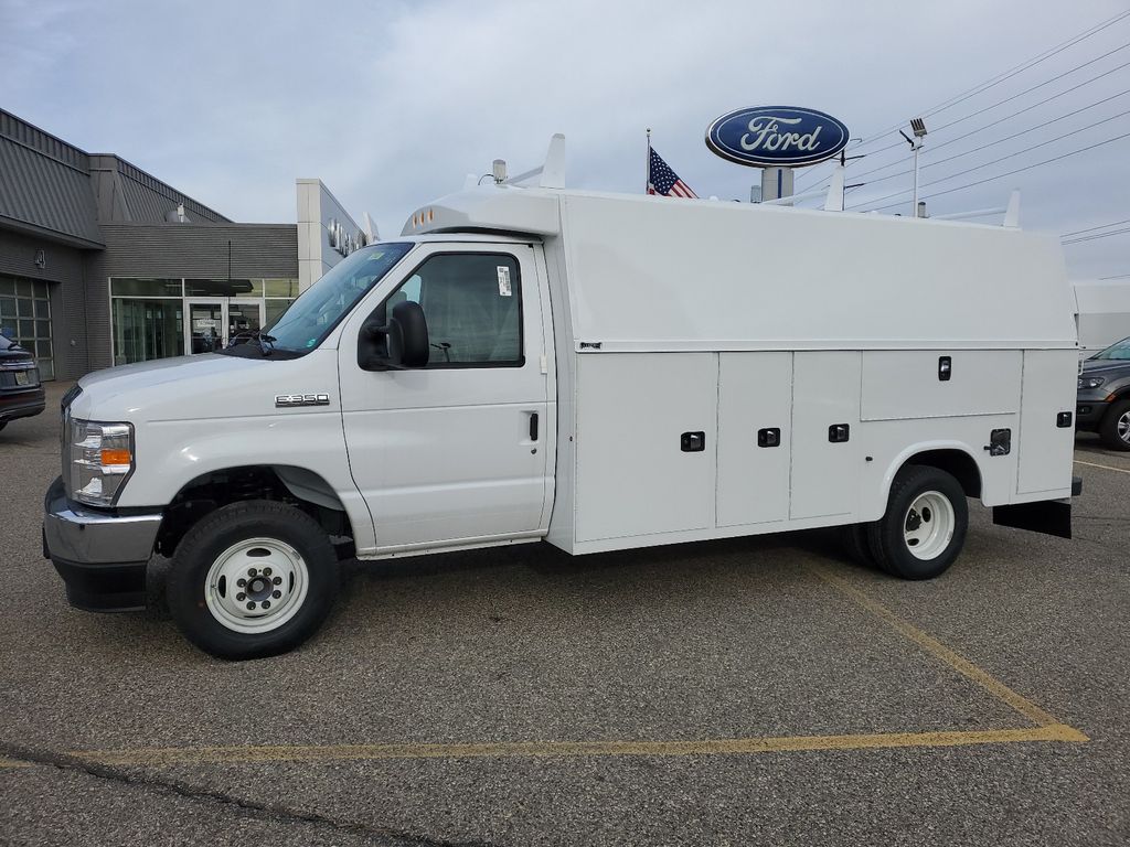 2025 Ford E-Series Cutaway Base's photo