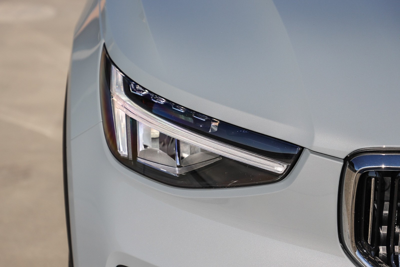 2025 Volvo XC40 Core photo 9