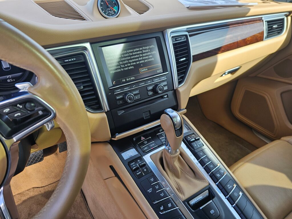 2015 Porsche Macan S photo 28