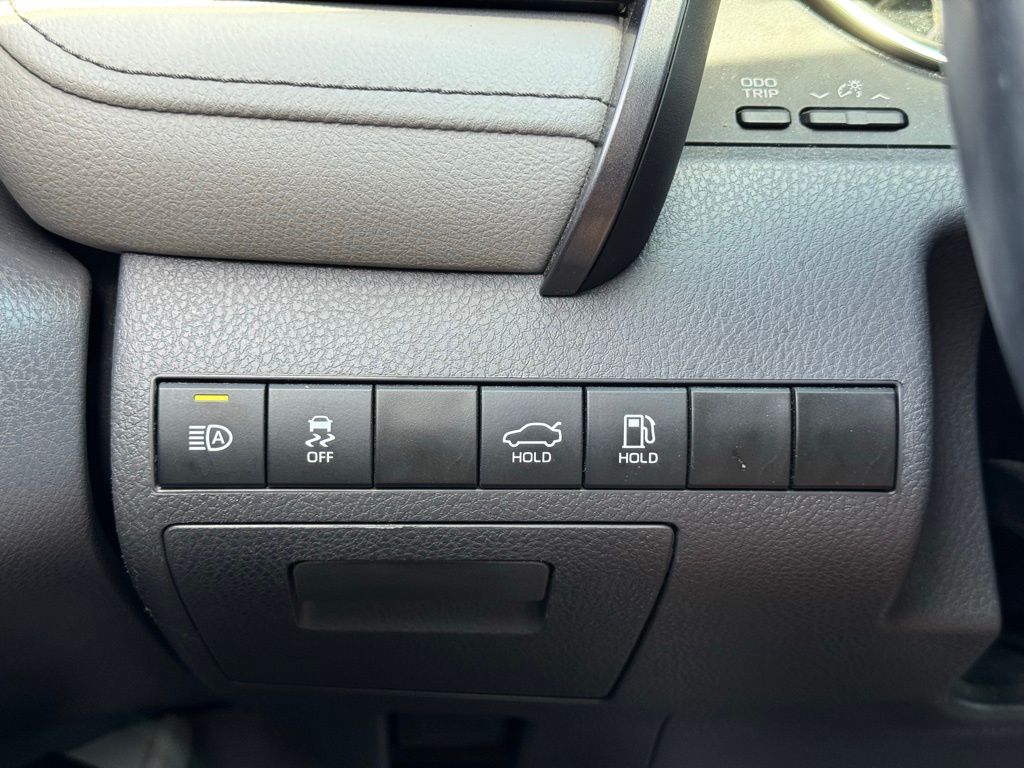 2023 Toyota Camry XLE V6 photo 23