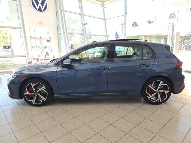 2025 Volkswagen Golf GTI SE photo 4