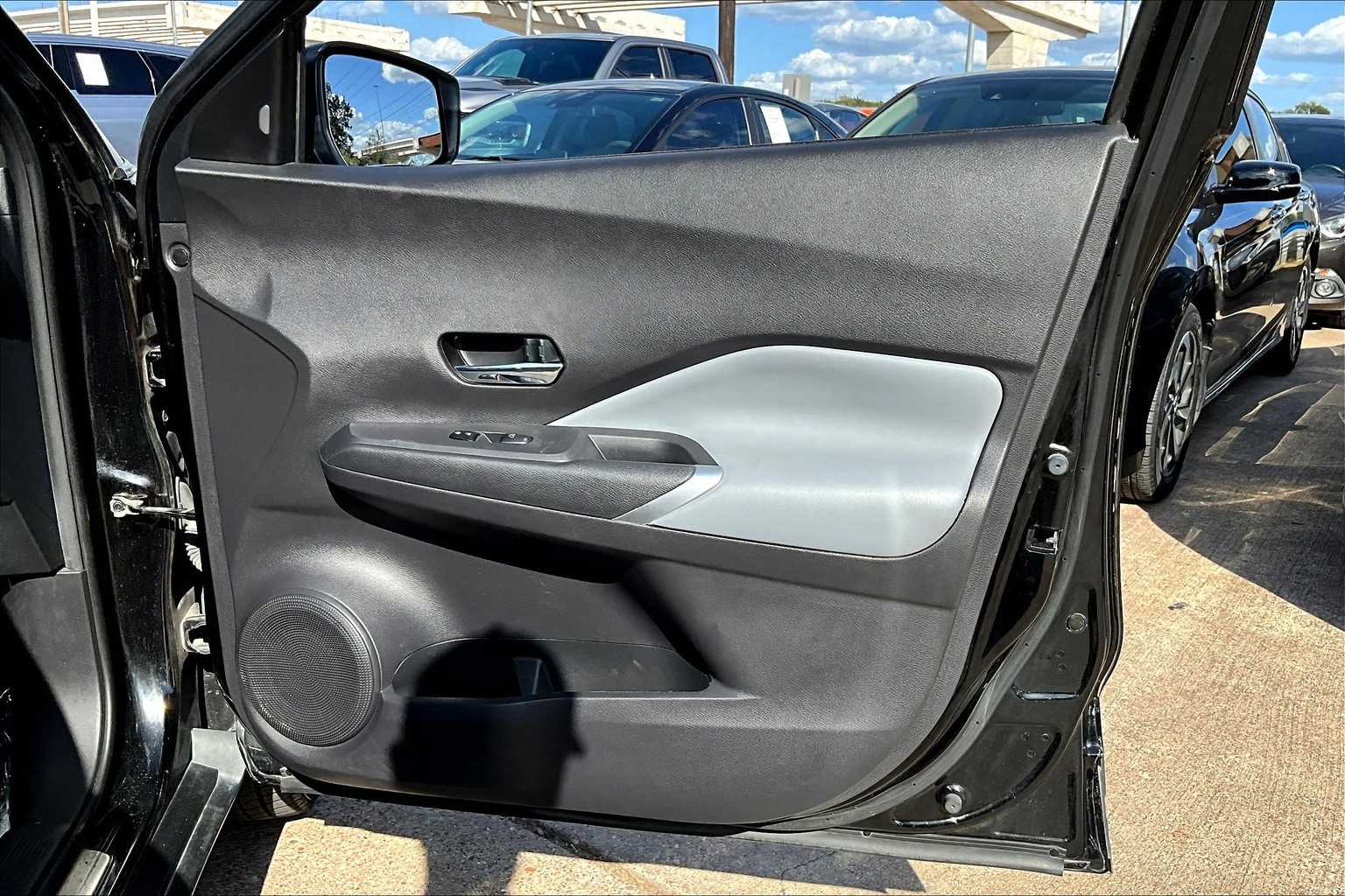 2021 Nissan Kicks SR photo 16