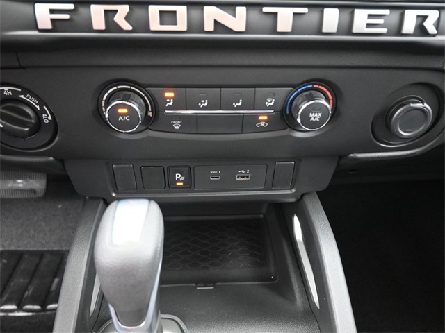 2025 Nissan Frontier SV Crew Cab photo 4