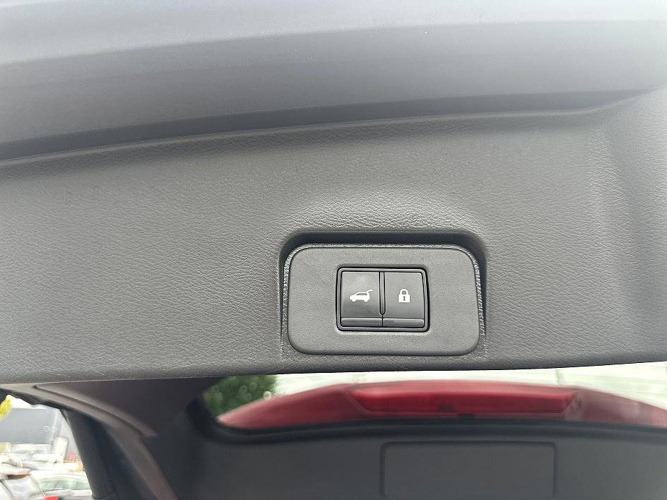 2023 Nissan Rogue SL photo 18