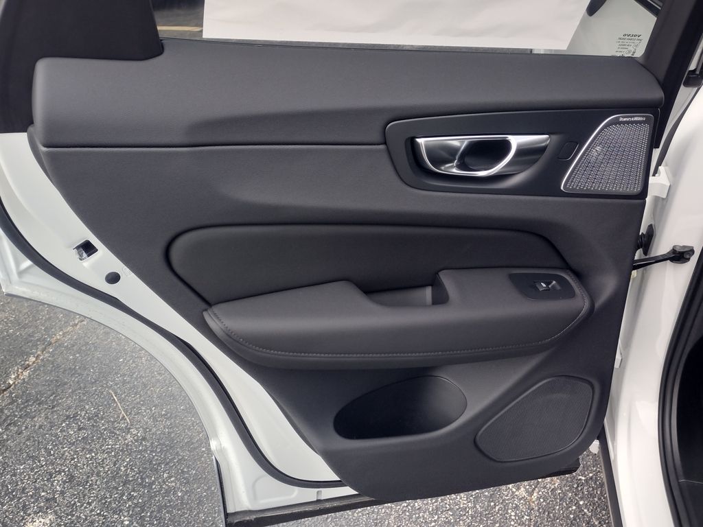 2026 VOLVO XC60 - Image 16