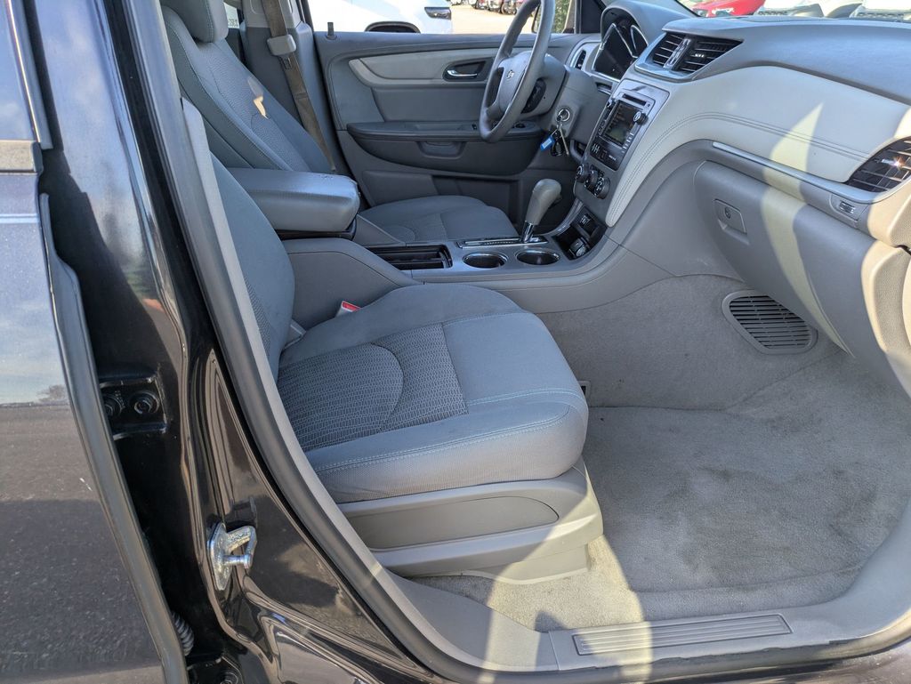 2017 Chevrolet Traverse 1LS photo 28