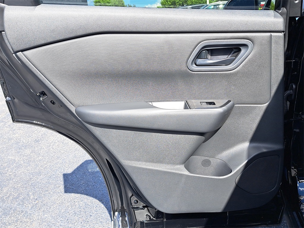 2026 Nissan Rogue S photo 14