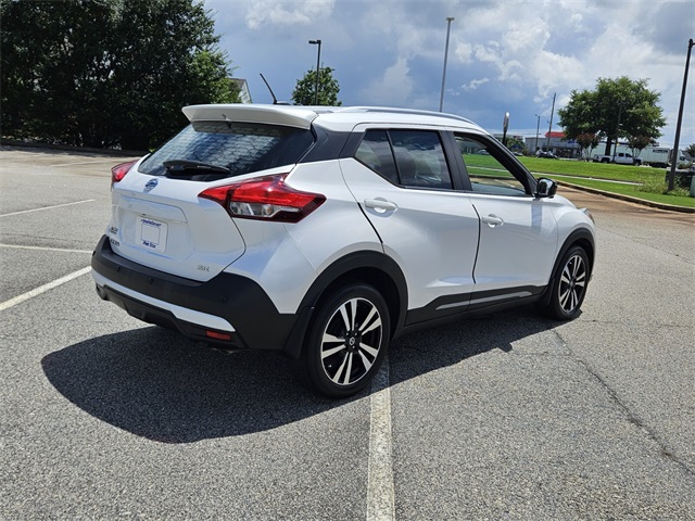 2020 Nissan Kicks SR photo 10