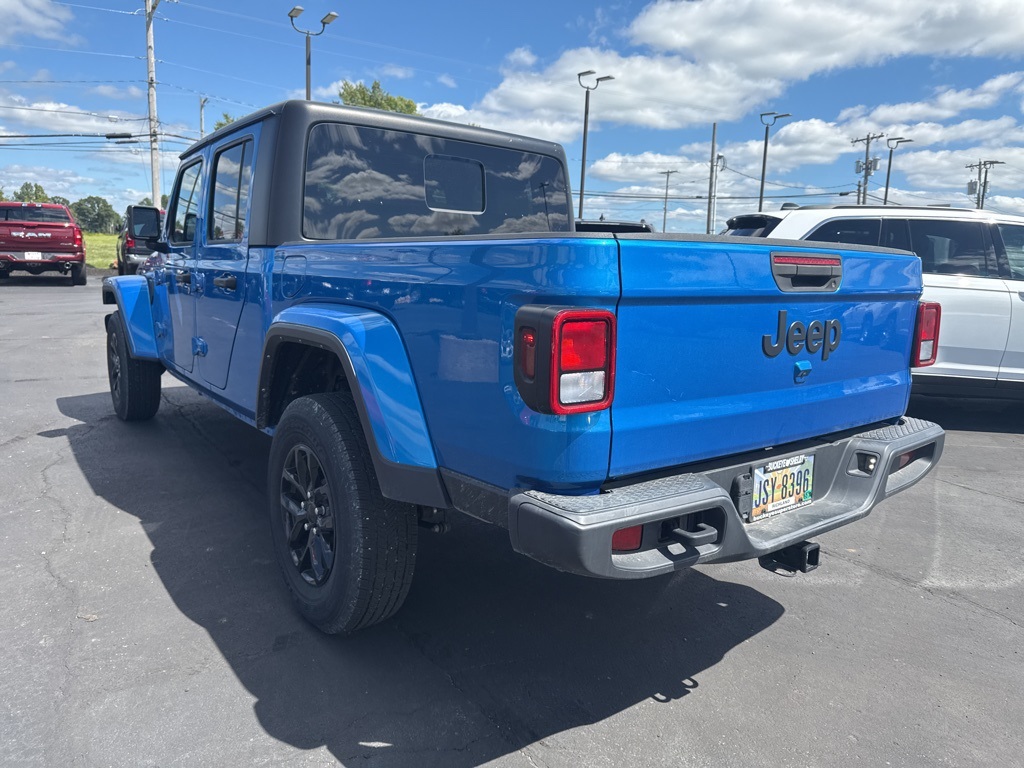 2022 Jeep Gladiator Altitude photo 3