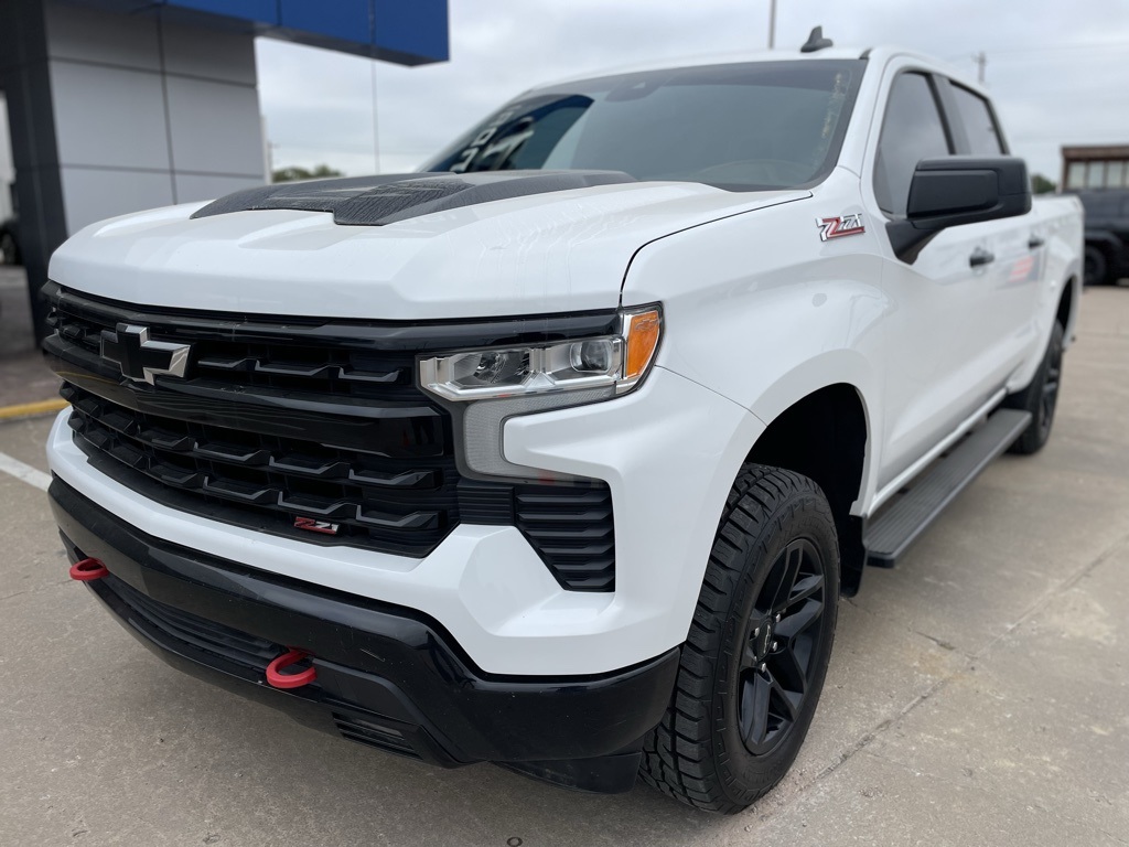 2024 Chevrolet Silverado 1500 LT Trail Boss photo 2