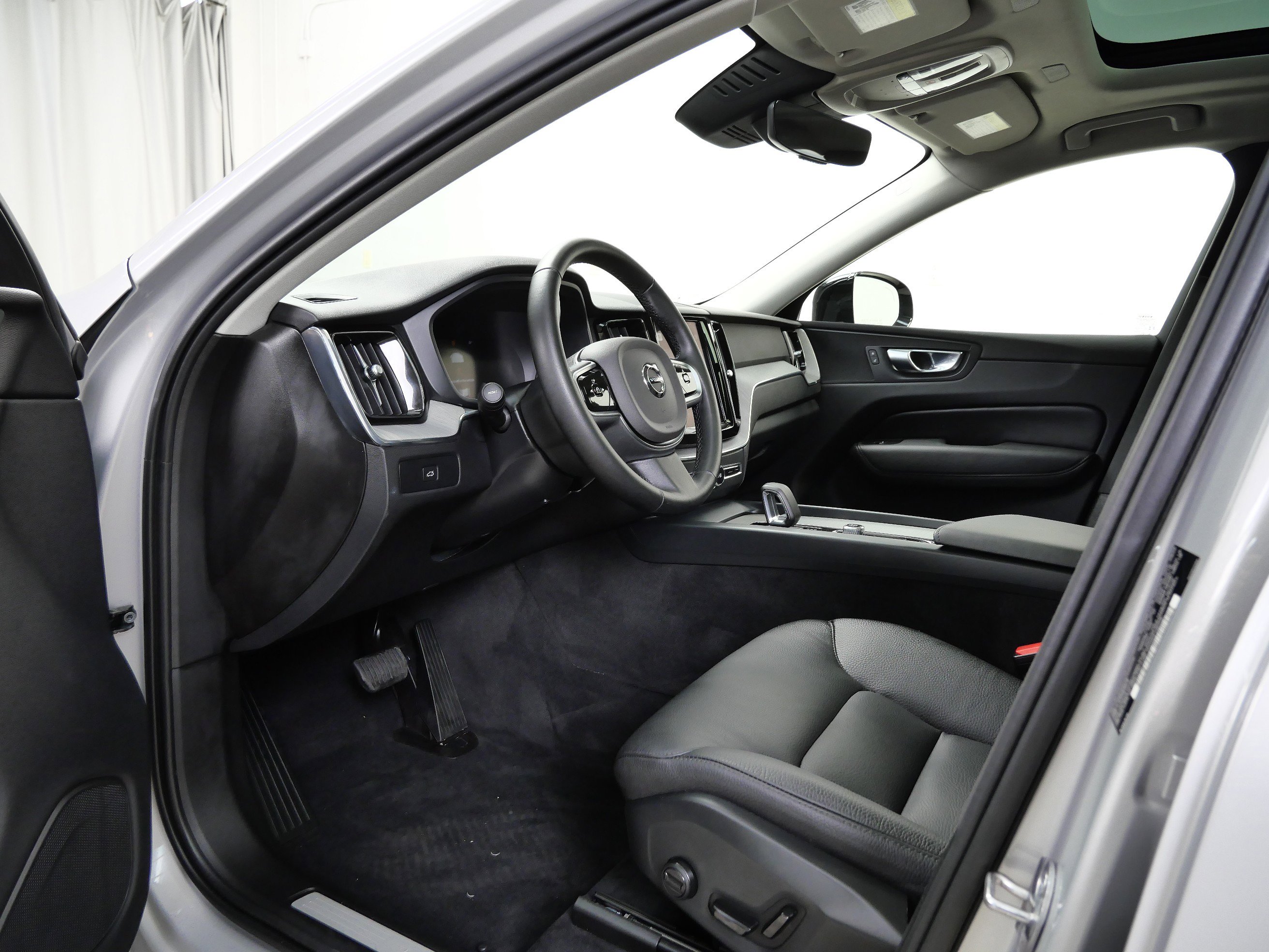 2025 Volvo XC60 Plus photo 14