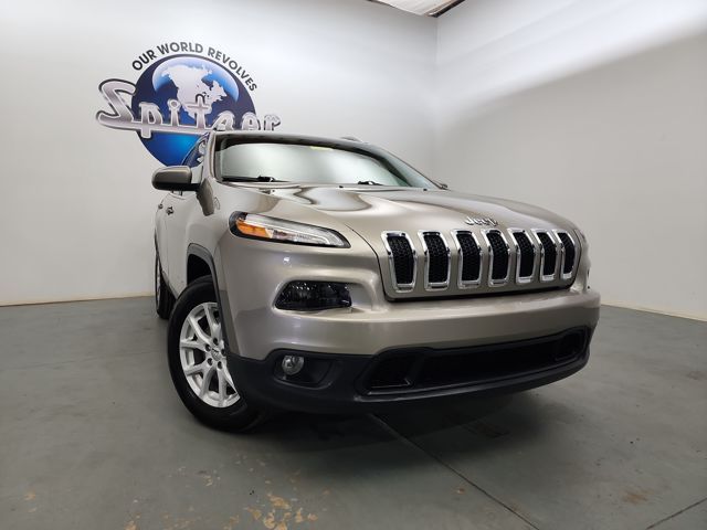 2017 Jeep Cherokee Latitude photo 2