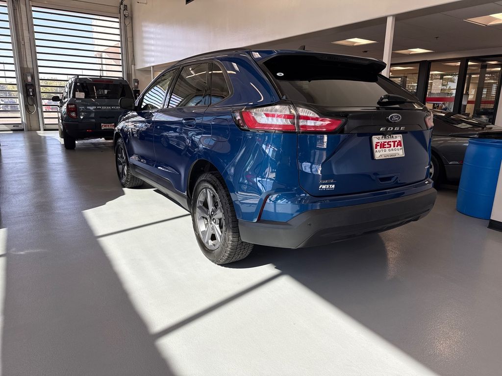 2024 Ford Edge SEL photo 6