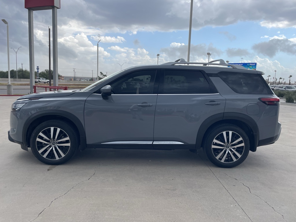 2024 Nissan Pathfinder Platinum photo 2