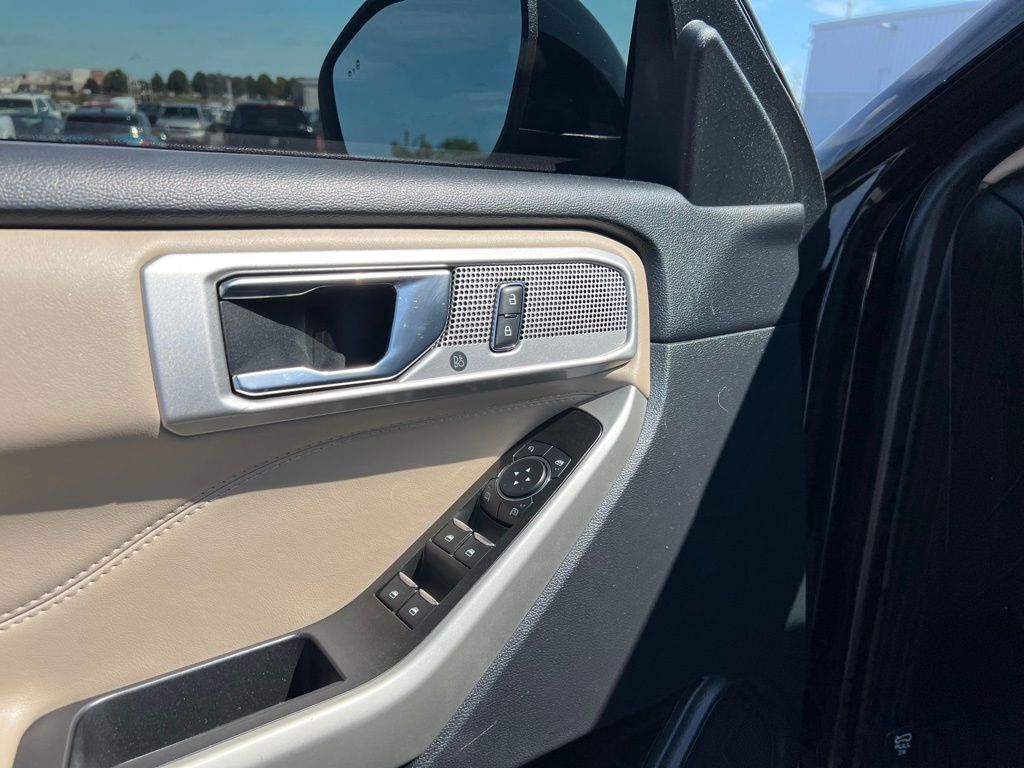 2022 Ford Explorer Limited photo 12