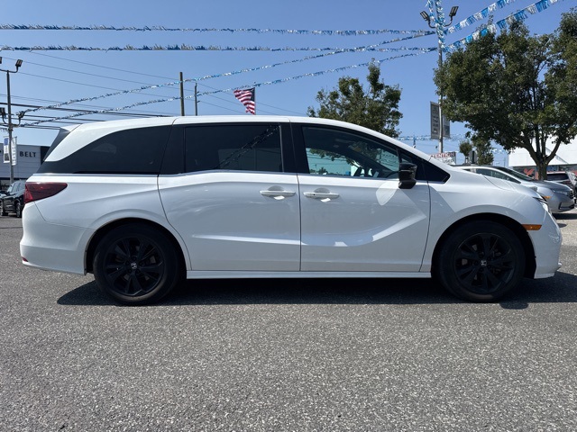 2023 Honda Odyssey Sport photo 3