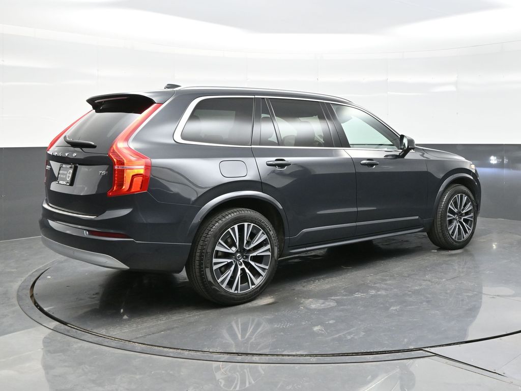 2022 Volvo XC90 T5 Momentum photo 3