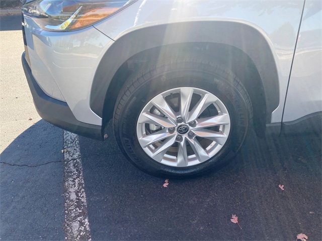 2024 Toyota Corolla Cross LE photo 2