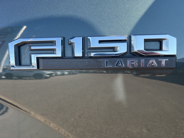 2015 Ford F-150 Lariat photo 34