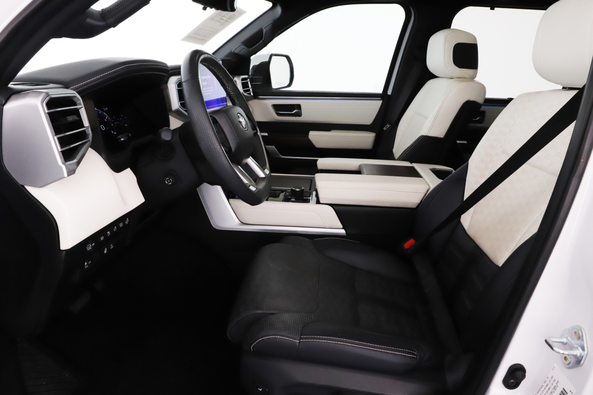 2024 Toyota RAV4 LE photo 17
