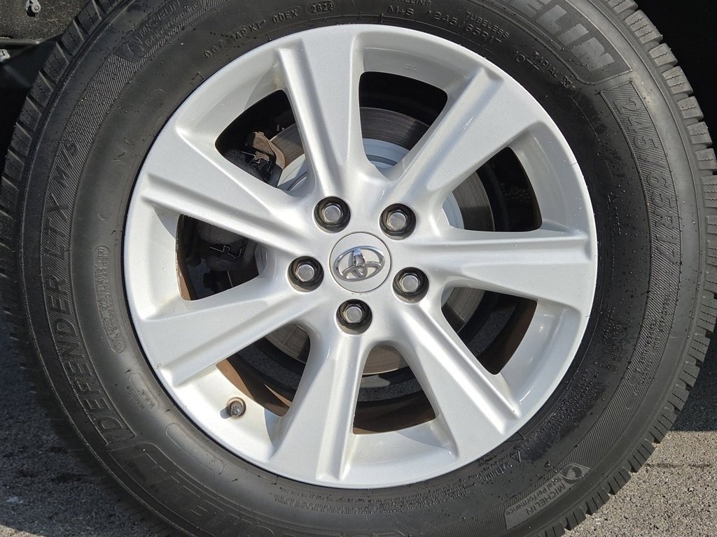 2013 Toyota Highlander Base photo 21