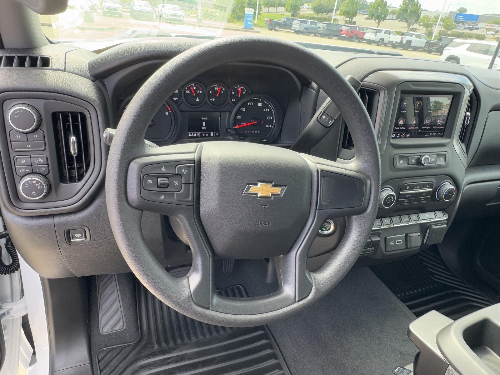 2025 Chevrolet Silverado 2500HD Custom photo 3