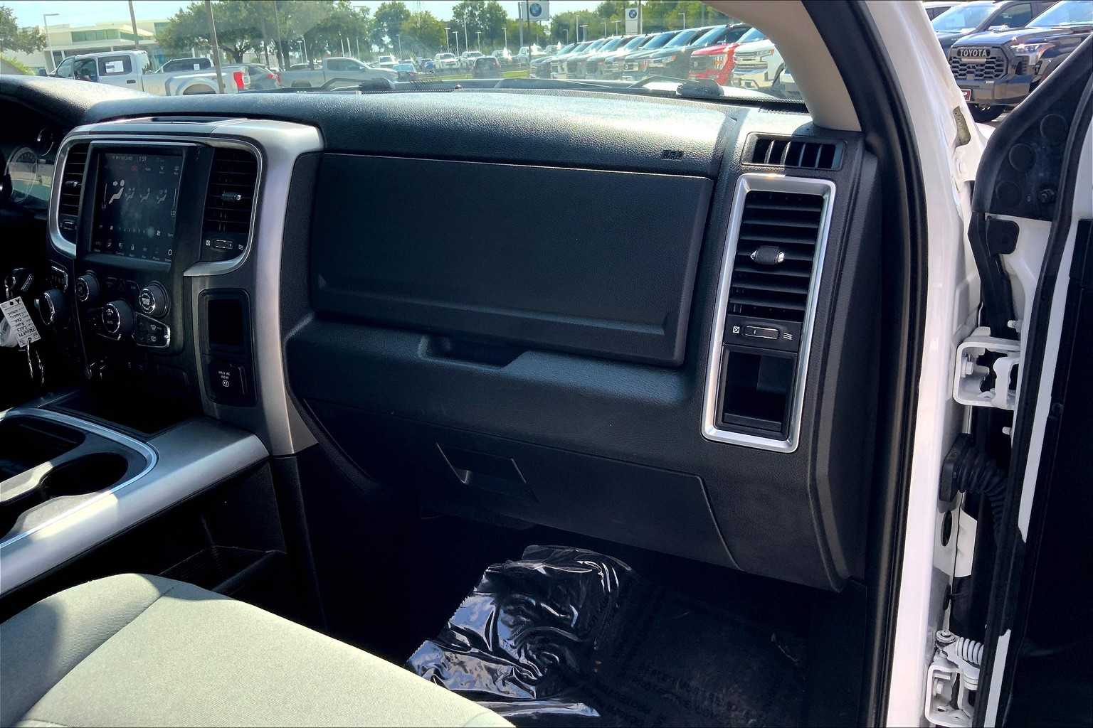 2023 Ram 1500 Classic SLT photo 17