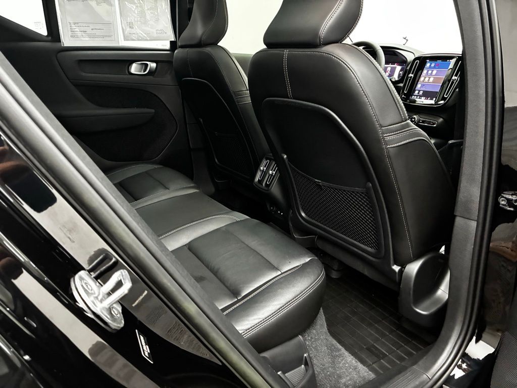 2023 Volvo XC40 Plus photo 18