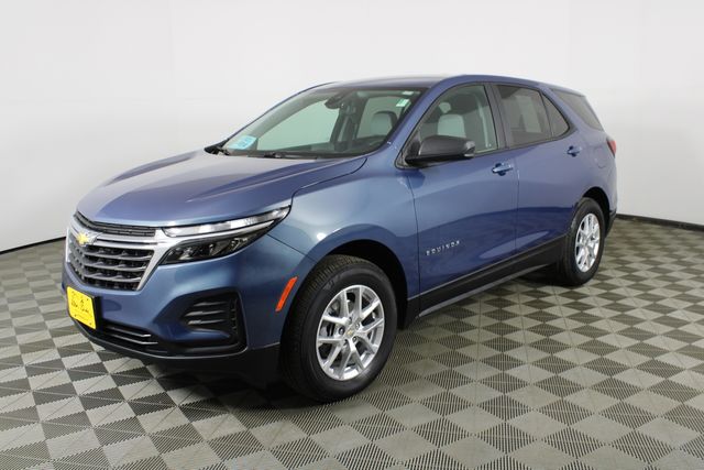 2024 Chevrolet Equinox LS photo 2