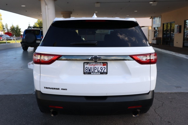 2021 Chevrolet Traverse LS photo 2