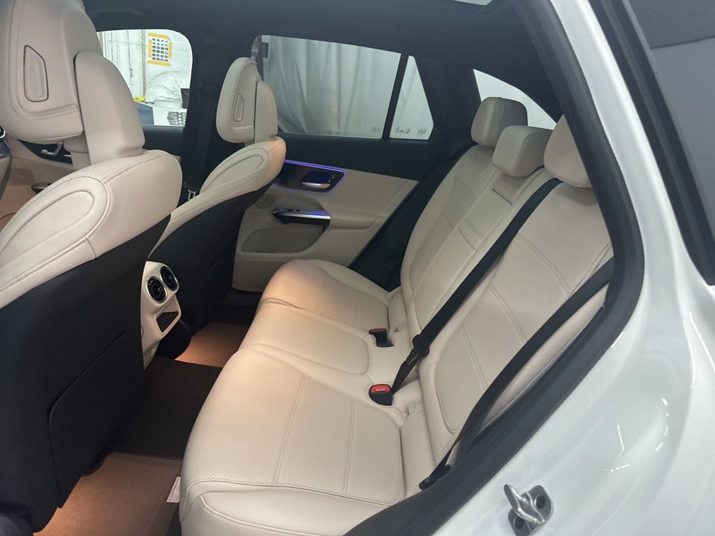 2026 Mercedes Benz GLC 300 photo 17