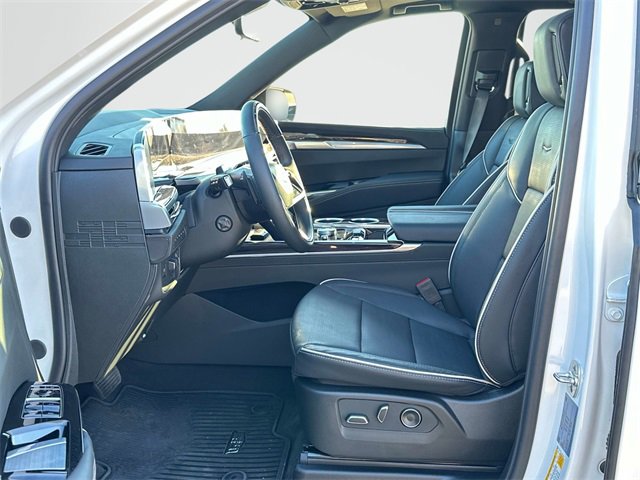 2025 Cadillac Escalade Premium Luxury photo 3