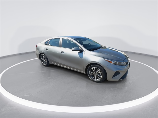 2022 Kia Forte LXS photo 2