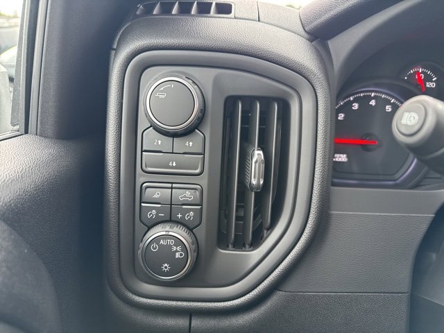 2025 Chevrolet Silverado 2500HD Custom photo 27