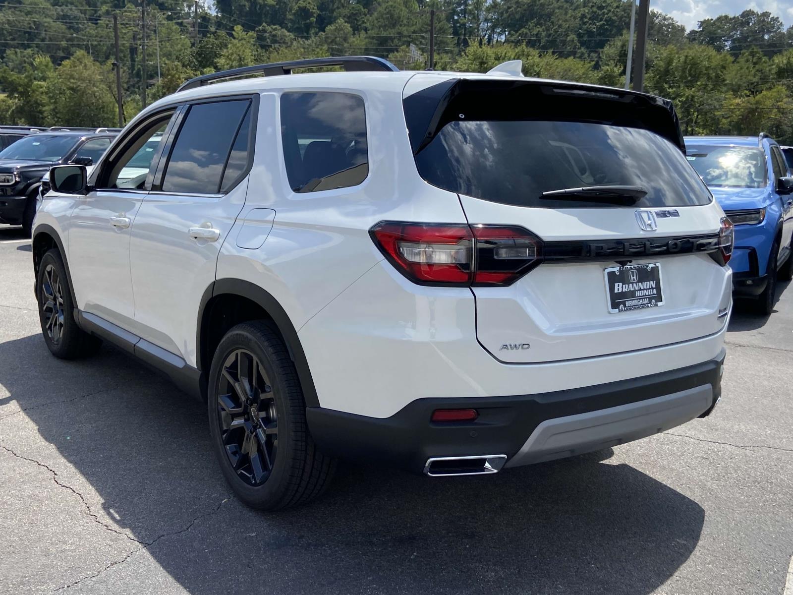 2025 Honda Pilot Touring photo 3