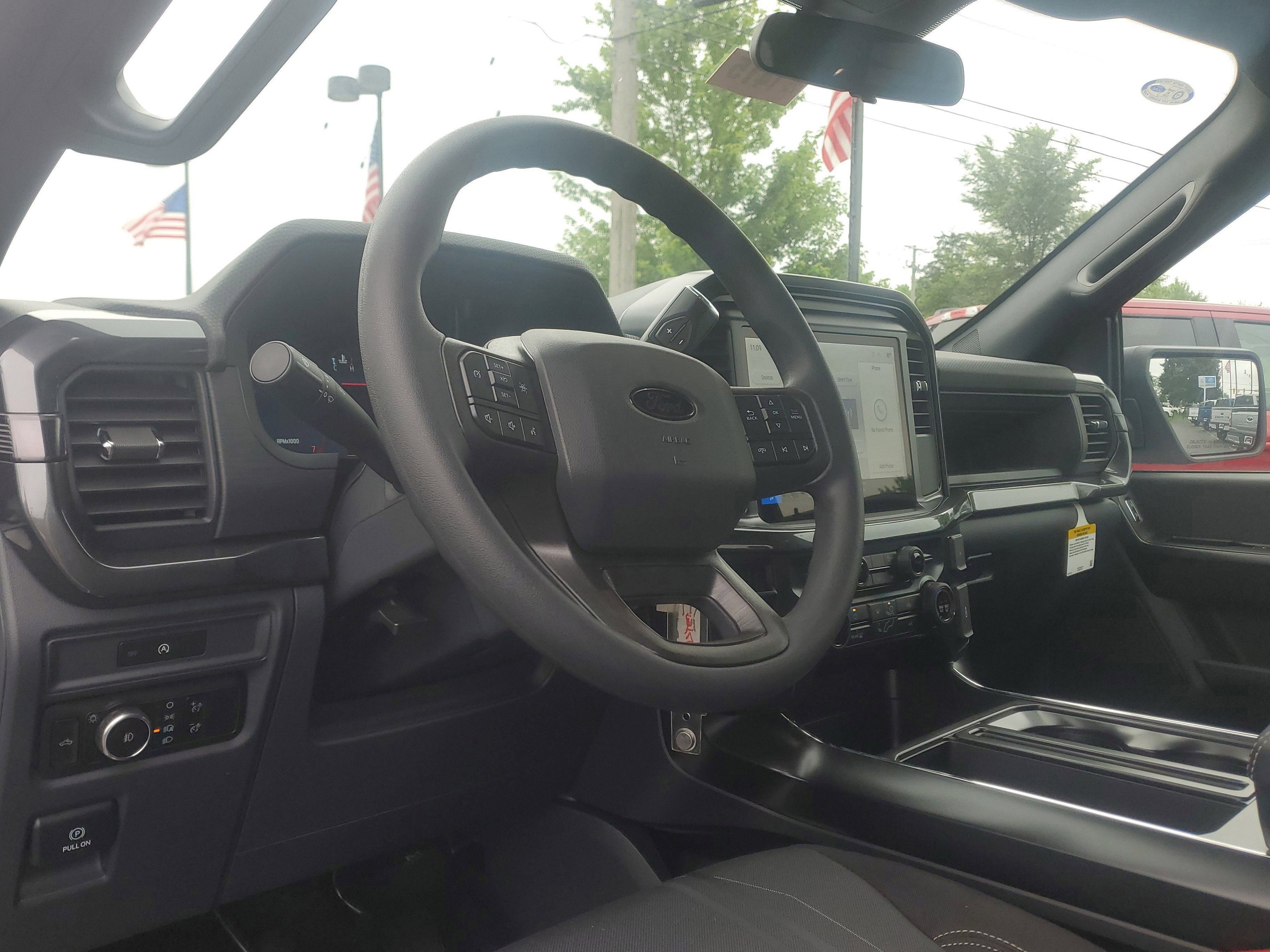 2025 Ford F-150 STX photo 9